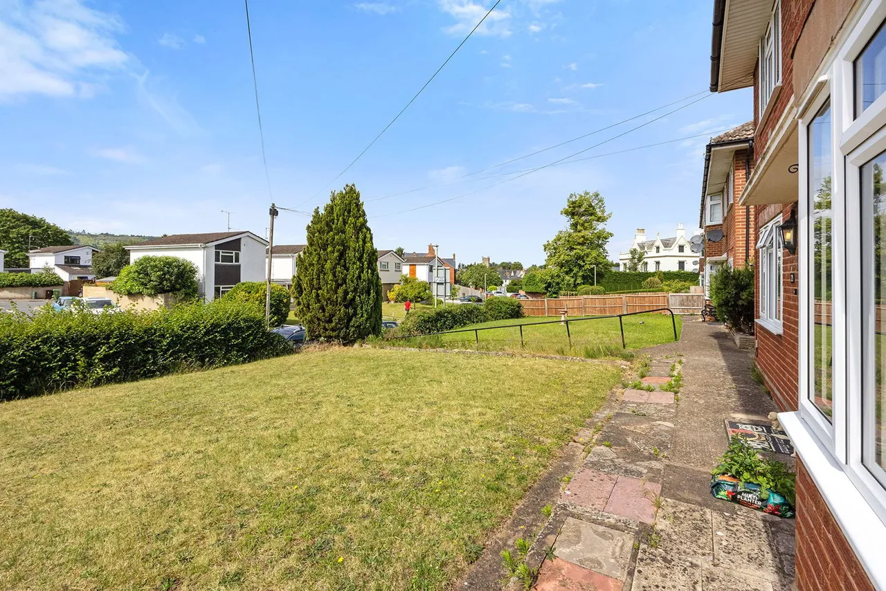 East End Road, Charlton Kings, Cheltenham, GL53 8QA, photo 2