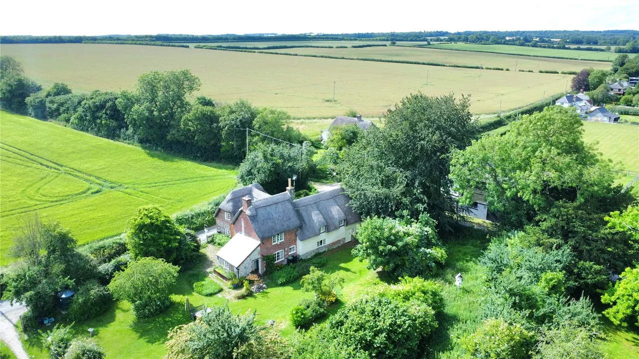 4 bed house for sale — Woodcutts, Salisbury, Dorset, SP5 5RT