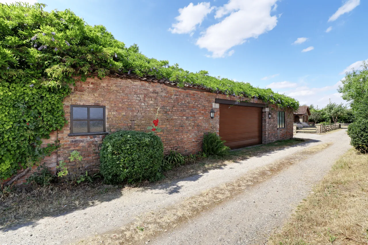 Woodhall Farmhouse Belshaw Lane, Belton, DN9, photo 17