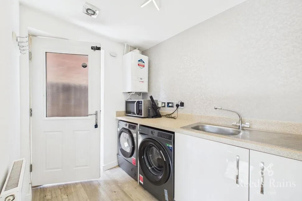 Raisbeck Road, Offerton, SK2, photo 8