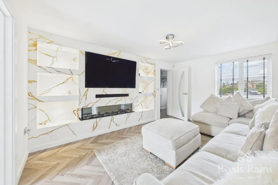 Raisbeck Road, Offerton, SK2, photo 2