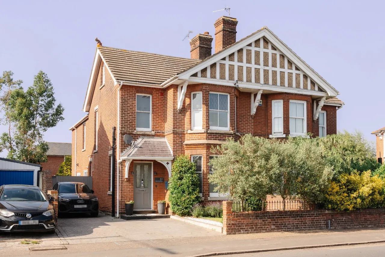 4 bed house for sale — Shrub End Road, Colchester