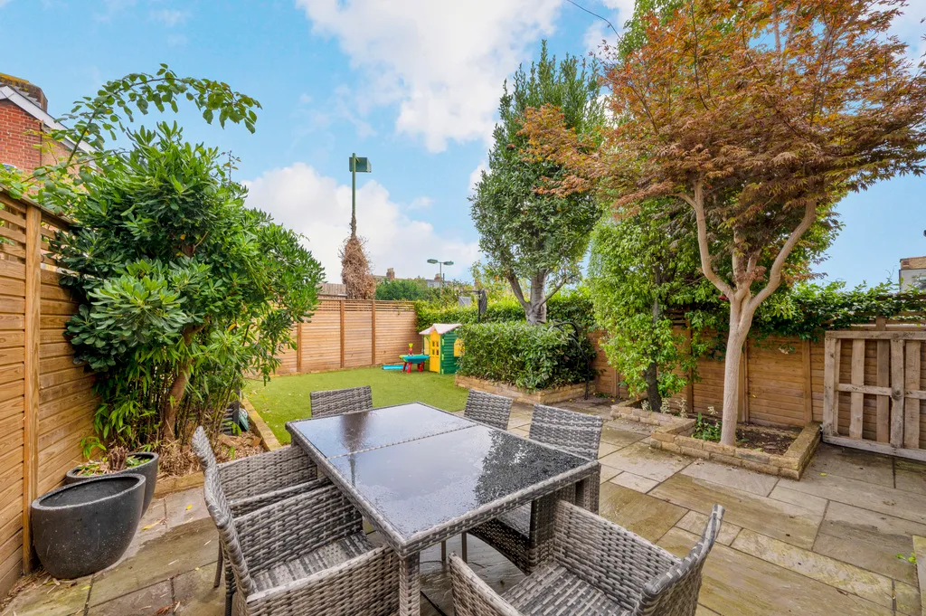 Southdean Gardens, London, SW19, photo 11