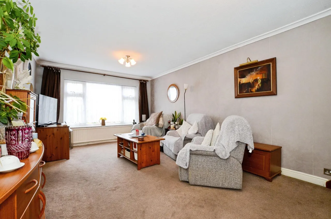 St Margaret's Avenue, Hillingdon, UB8, photo 5