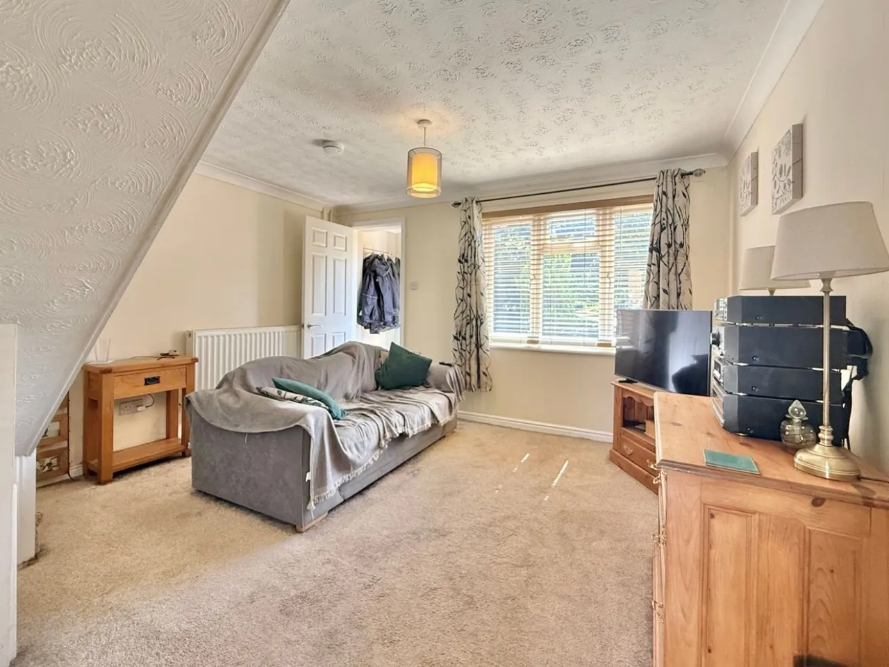 Huntsmans Drive, Hereford, photo 4