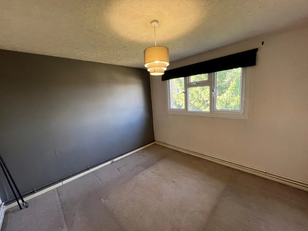 Broadfield, RH11, photo 2