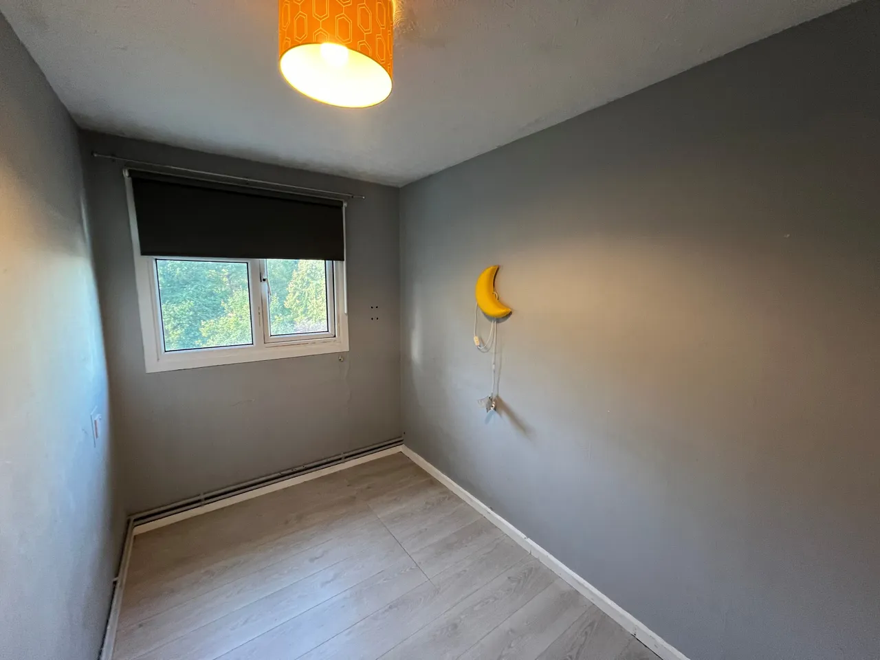 Broadfield, RH11, photo 3