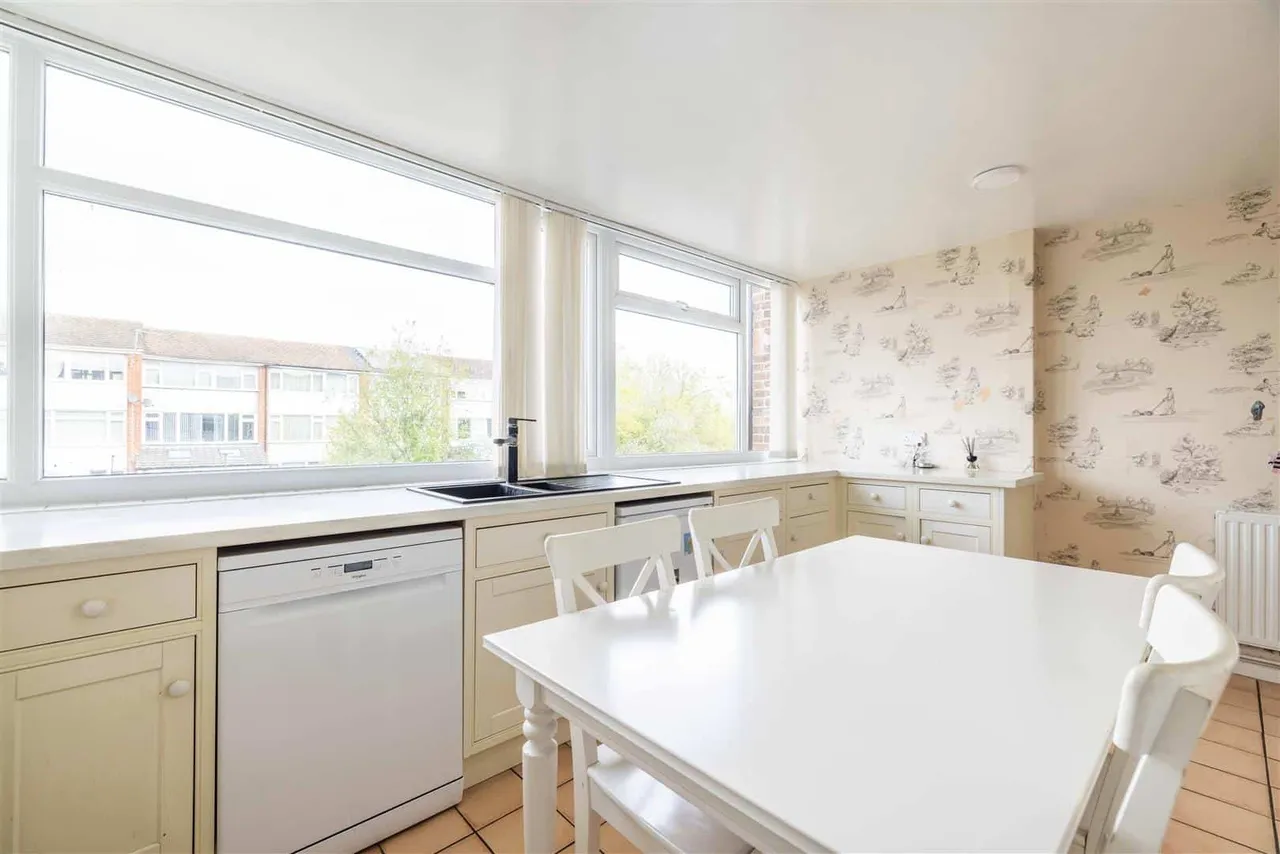 Black Horse Close, Windsor, Berkshire, SL4 5QP, photo 8