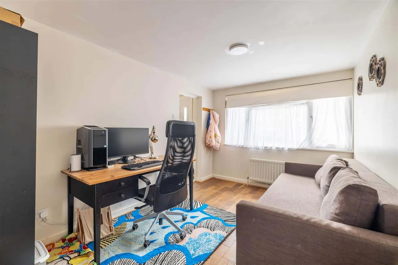 Black Horse Close, Windsor, Berkshire, SL4 5QP, photo 5