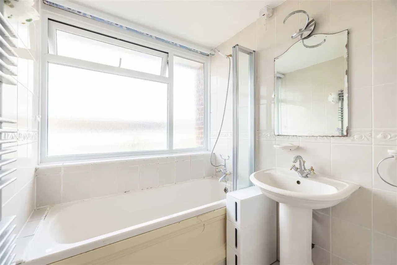 Black Horse Close, Windsor, Berkshire, SL4 5QP, photo 15