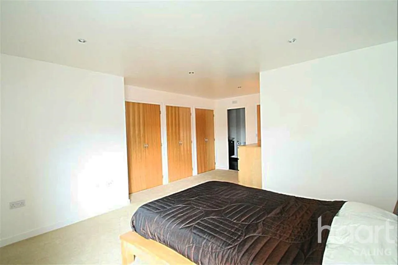 2 bed flat to rent, Lovelace House, Ealing, W13