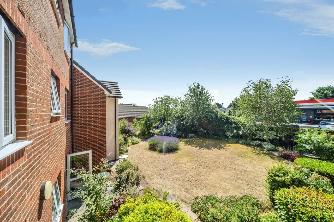 Aylesbury Street, Bletchley, Milton Keynes, photo 2