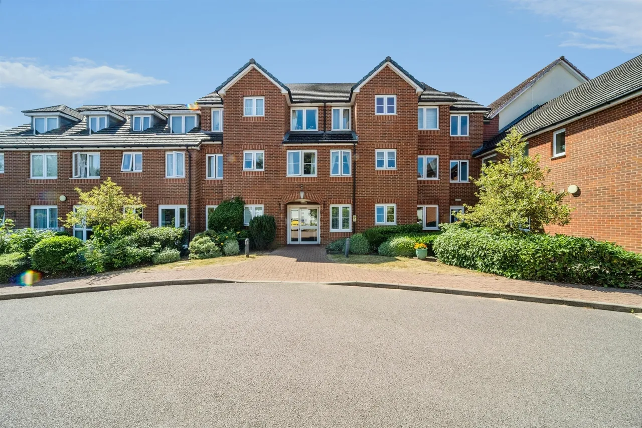 1 bed flat for sale — Aylesbury Street, Bletchley, Milton Keynes