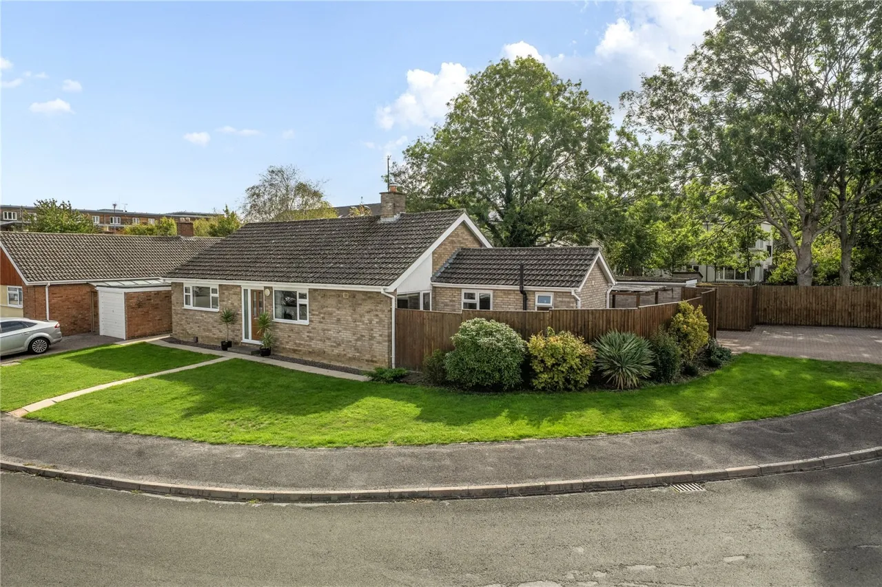 3 bed house for sale, Hillands Drive, Leckhampton, GL53
