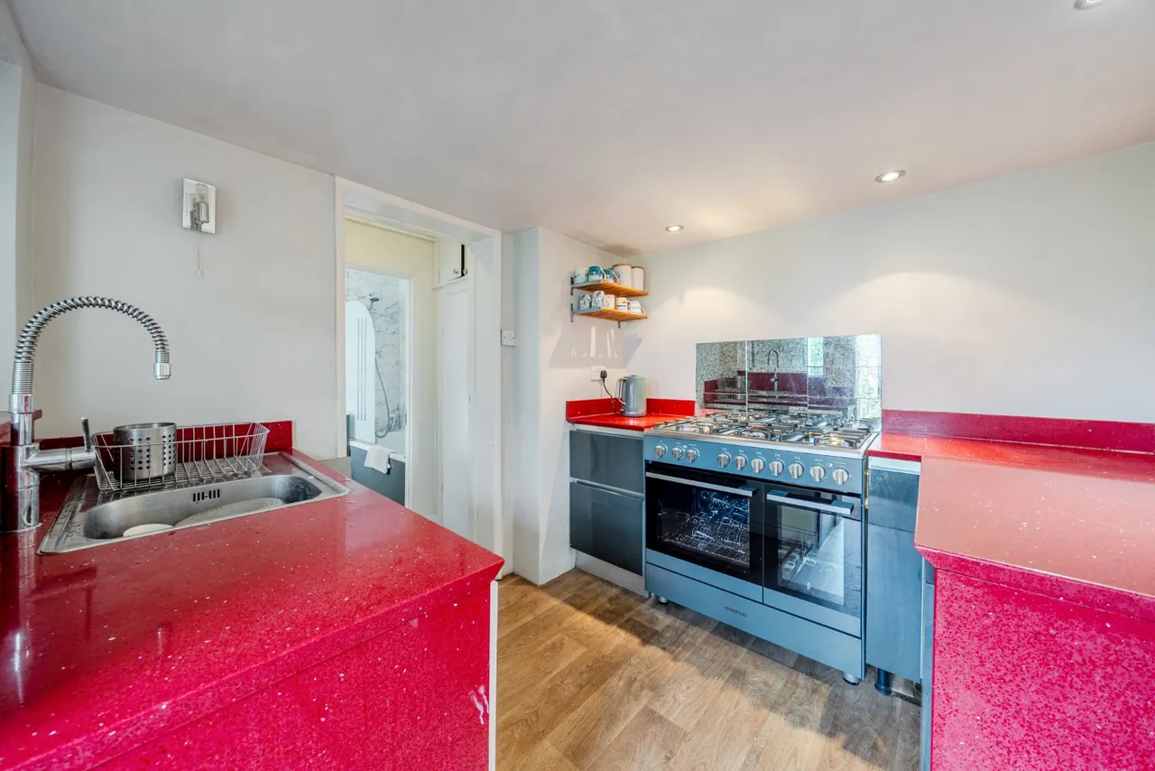 St. Georges Road, Badshot Lea, GU9, photo 5
