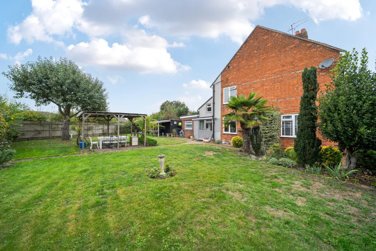 St. Georges Road, Badshot Lea, GU9, photo 17
