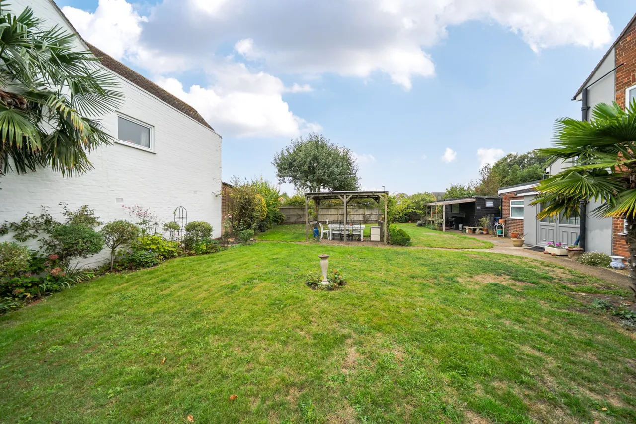 St. Georges Road, Badshot Lea, GU9, photo 16
