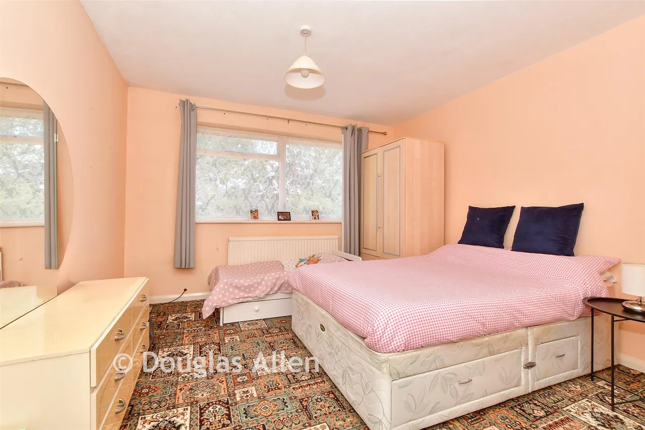 Ilfracombe Crescent, Hornchurch, RM12, photo 10