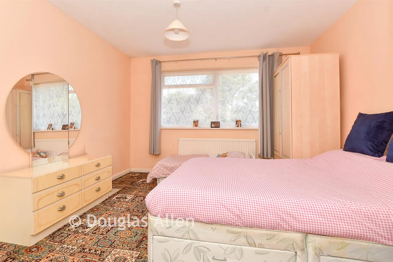 Ilfracombe Crescent, Hornchurch, RM12, photo 11