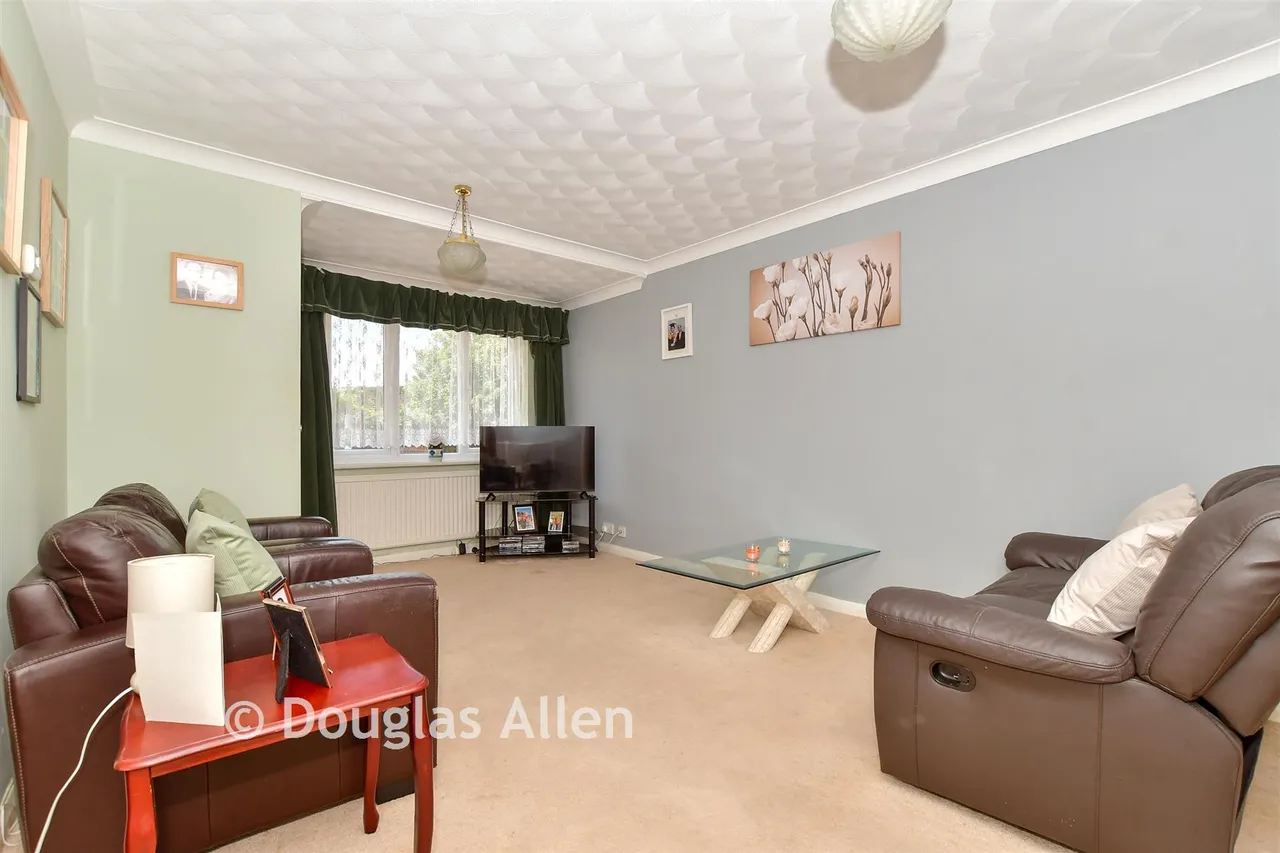 Ilfracombe Crescent, Hornchurch, RM12, photo 2