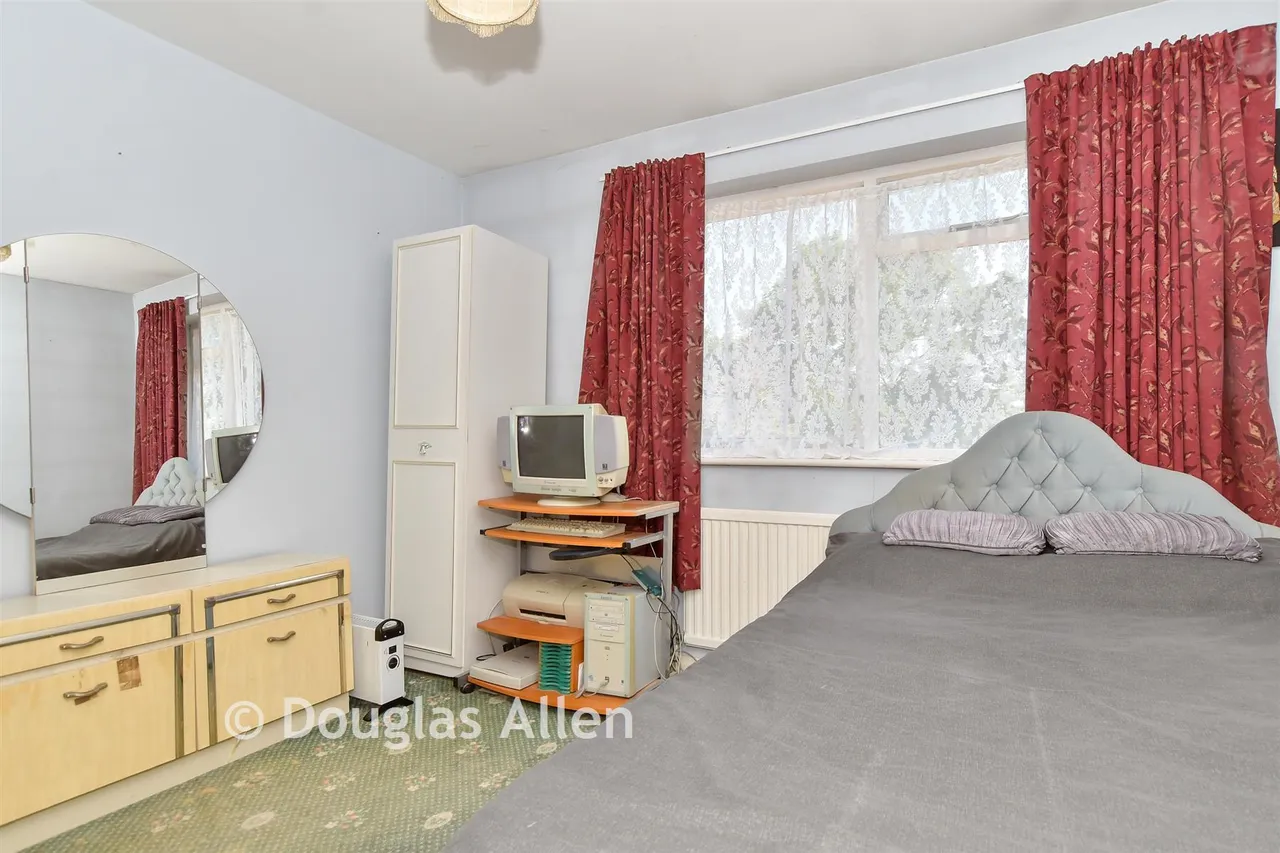 Ilfracombe Crescent, Hornchurch, RM12, photo 12
