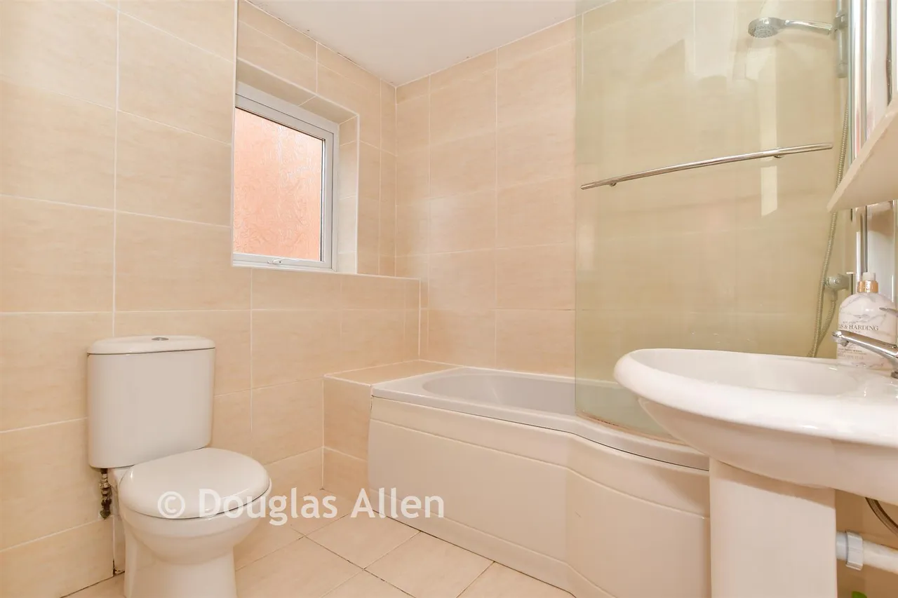 Ilfracombe Crescent, Hornchurch, RM12, photo 15