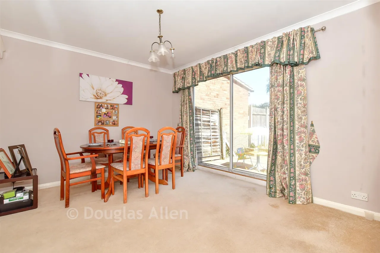 Ilfracombe Crescent, Hornchurch, RM12, photo 4