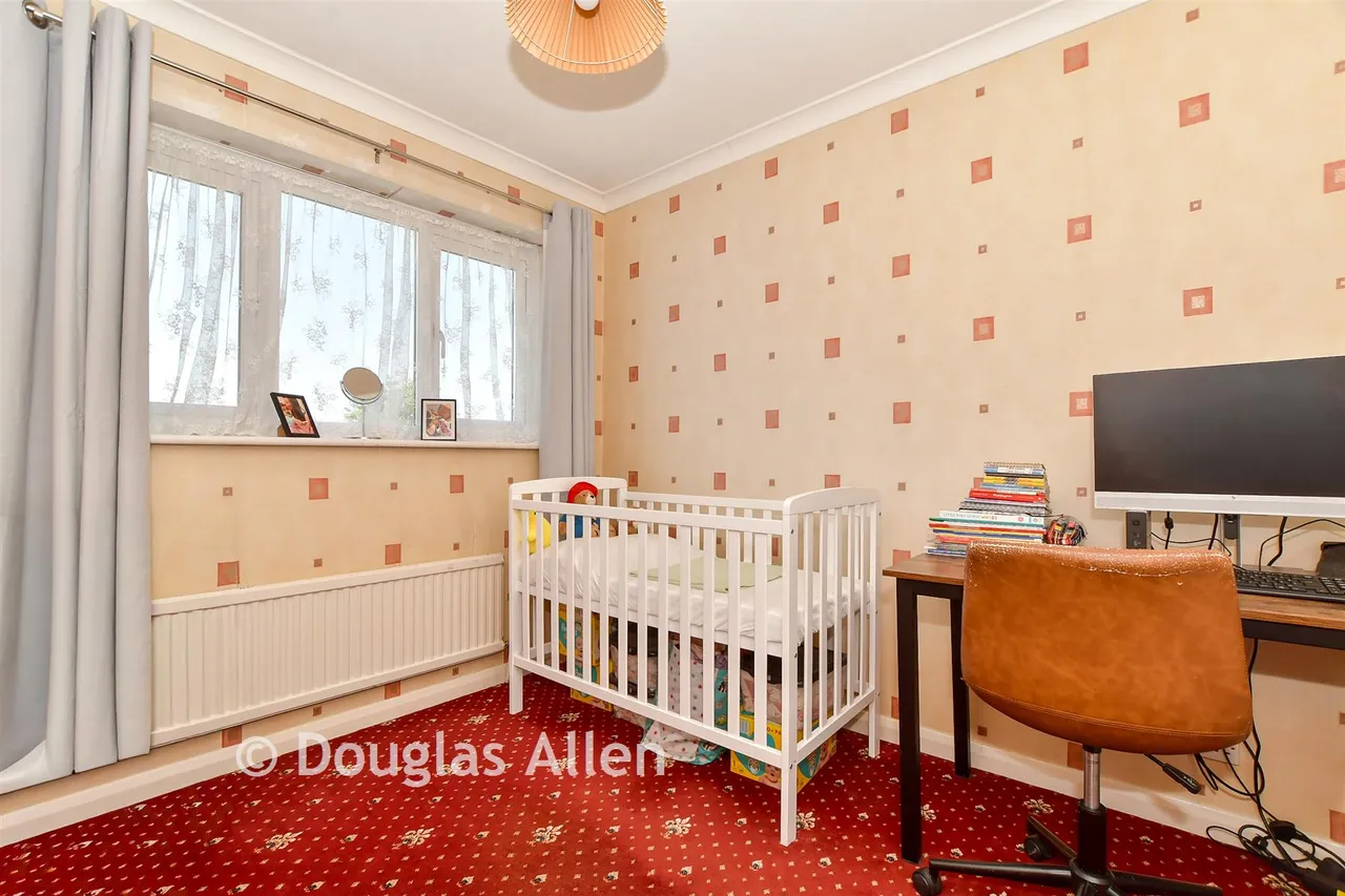 Ilfracombe Crescent, Hornchurch, RM12, photo 14