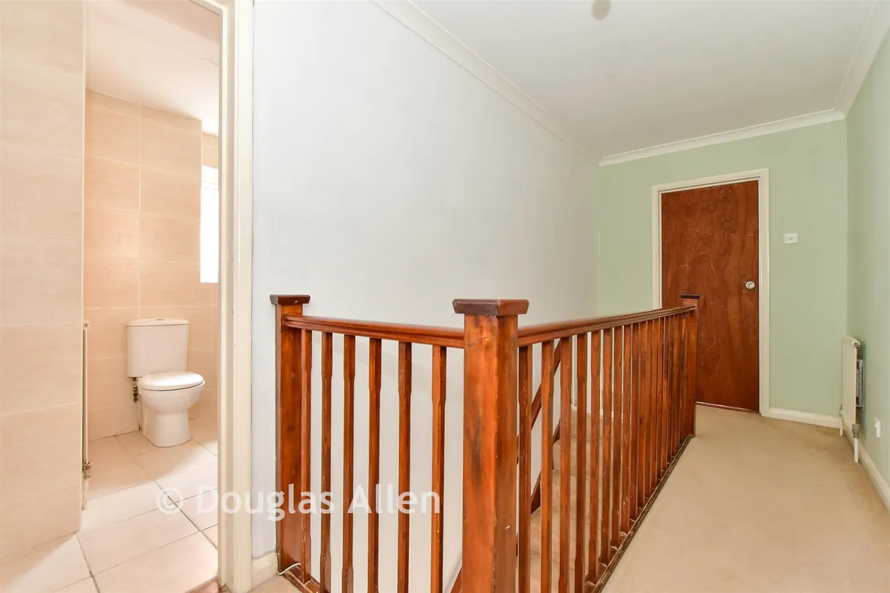 Ilfracombe Crescent, Hornchurch, RM12, photo 9
