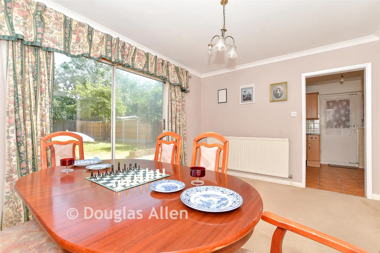 Ilfracombe Crescent, Hornchurch, RM12, photo 5
