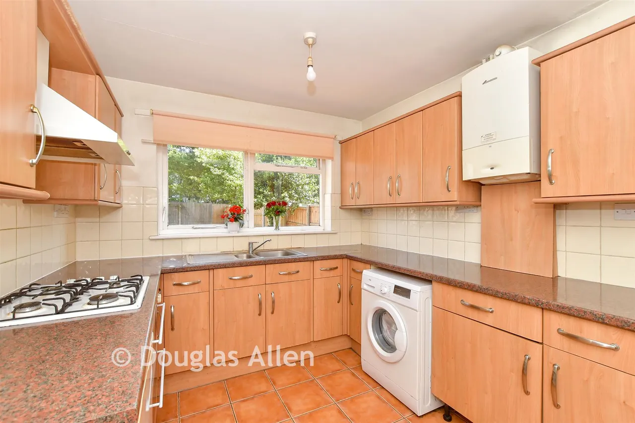 Ilfracombe Crescent, Hornchurch, RM12, photo 6