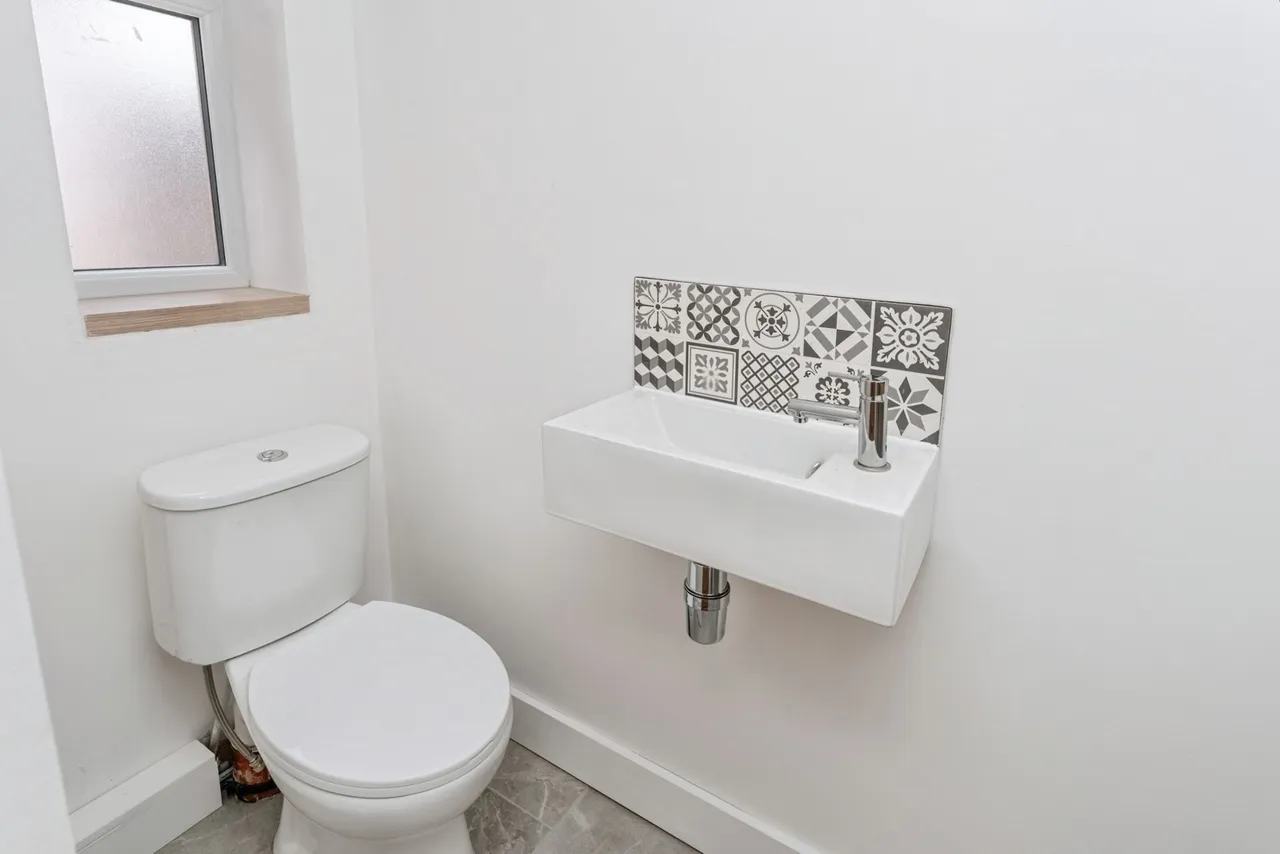 Bridgewater Drive, Vicars Cross, CH3, photo 11