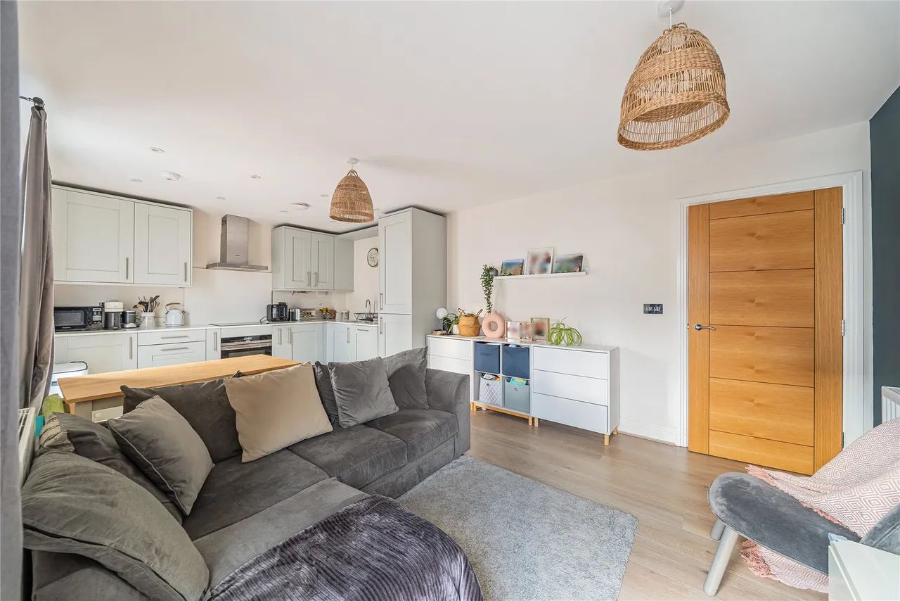 Bridge Street, Walton-on-Thames, KT12, photo 3