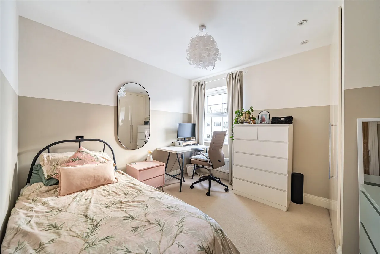 Bridge Street, Walton-on-Thames, KT12, photo 7