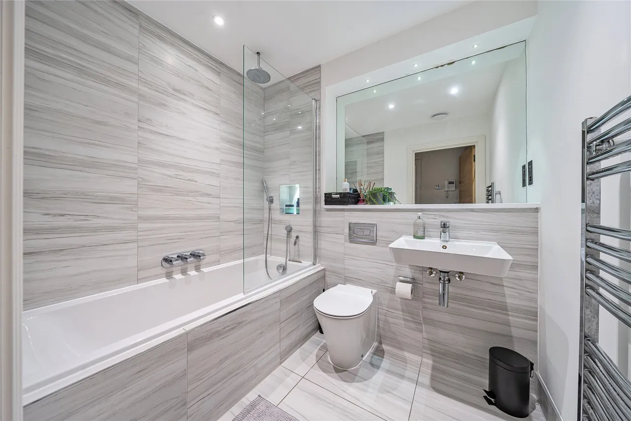 Bridge Street, Walton-on-Thames, KT12, photo 8