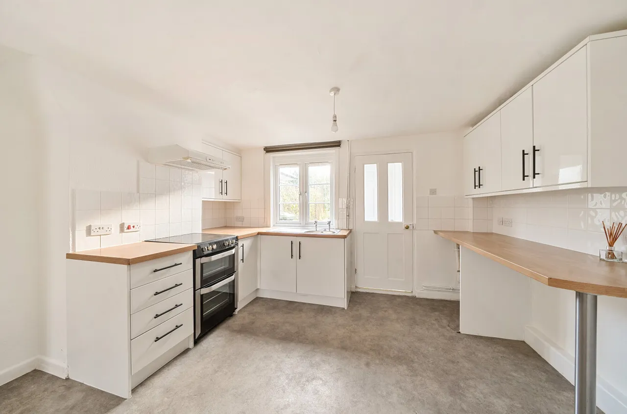 Old Acre Road, Alton, GU34, photo 2