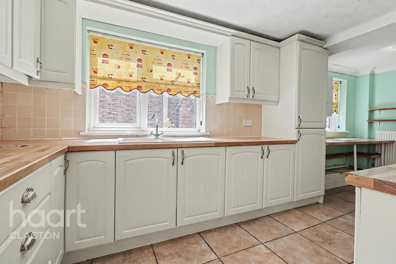 North Street, Walton On The Naze, CO14, photo 5