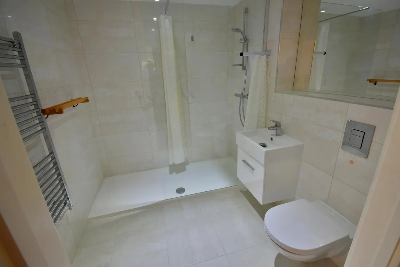 Lea Court, BH22, photo 10