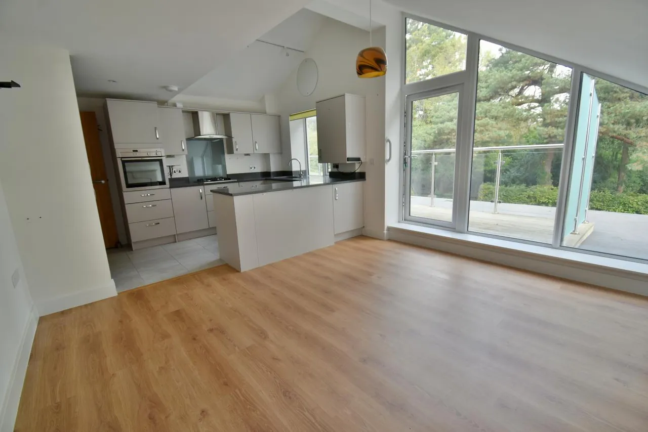 Lea Court, BH22, photo 3
