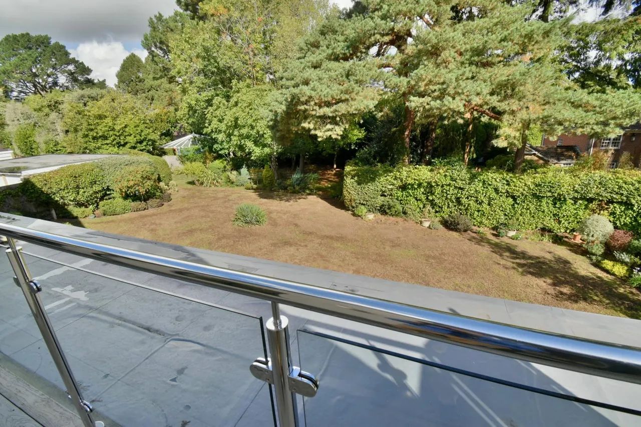 Lea Court, BH22, photo 6