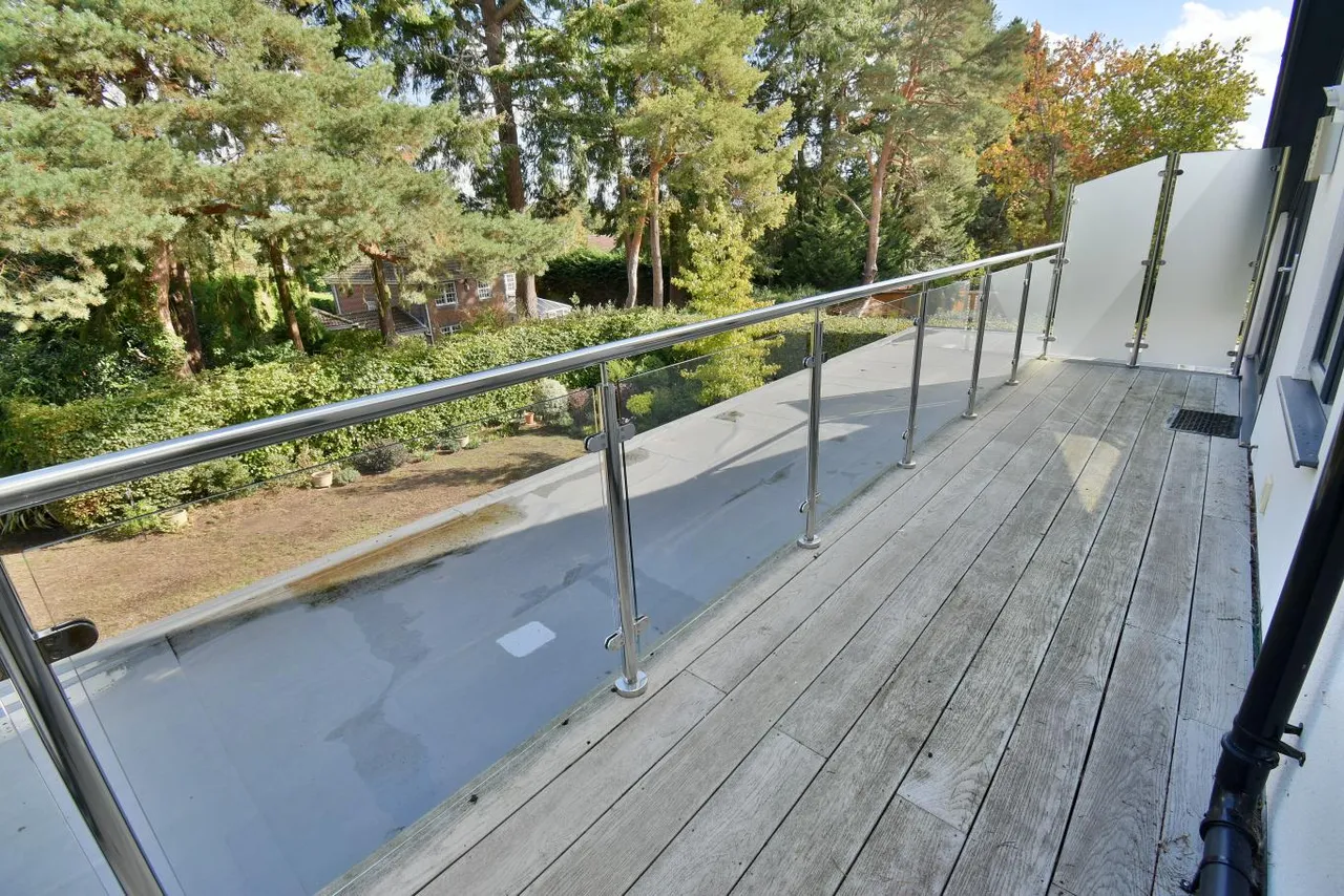 Lea Court, BH22, photo 5
