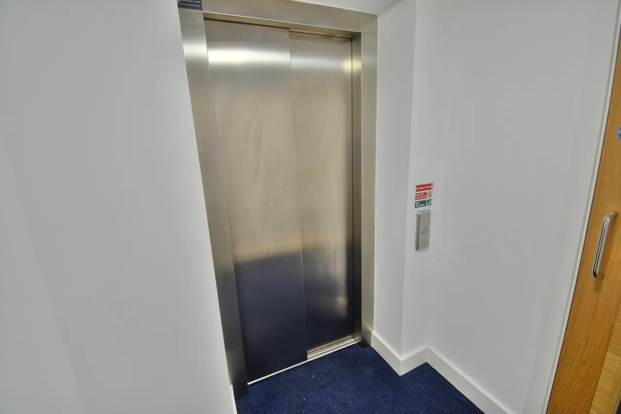 Lea Court, BH22, photo 12