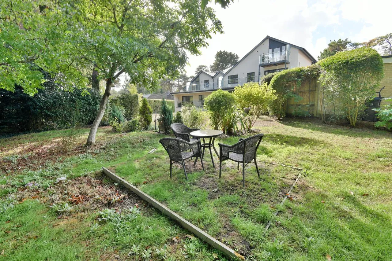 Lea Court, BH22, photo 14