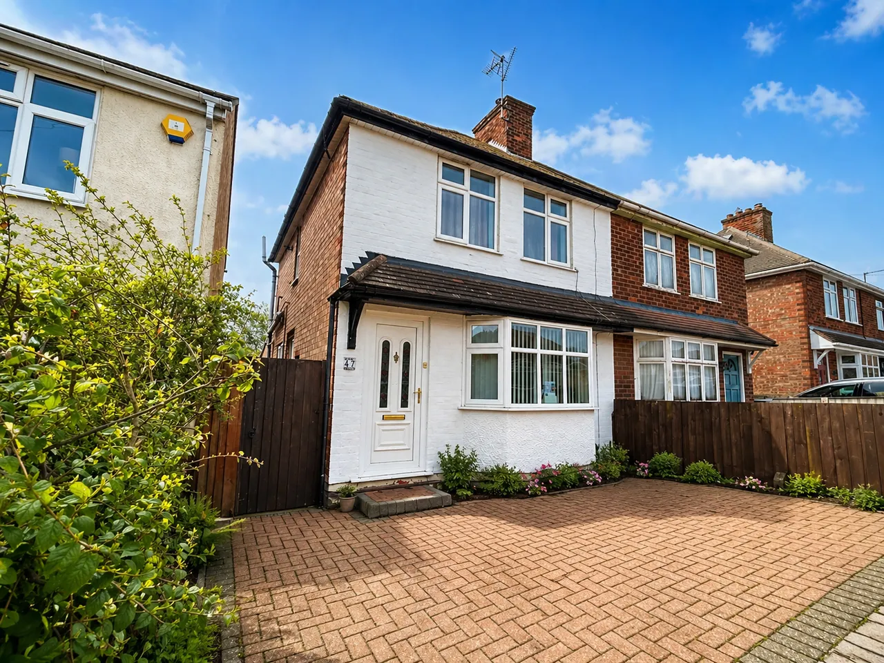 2 bed house for sale — St. Margarets Avenue, Rushden