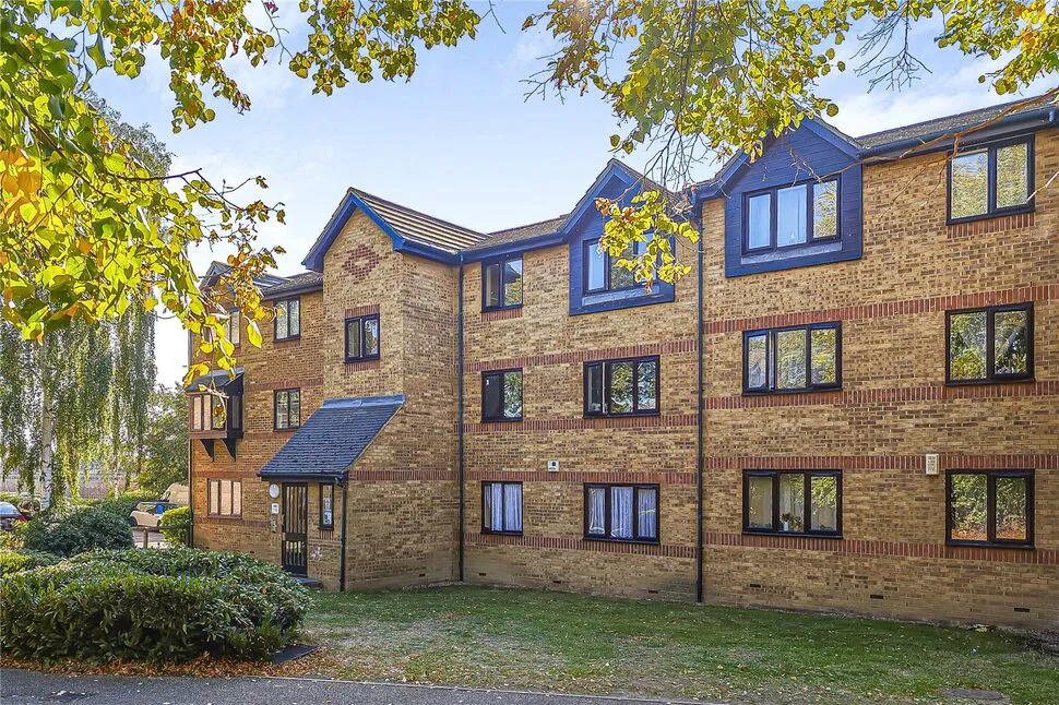 2 bed flat for sale, Greenslade Road, Barking, IG11