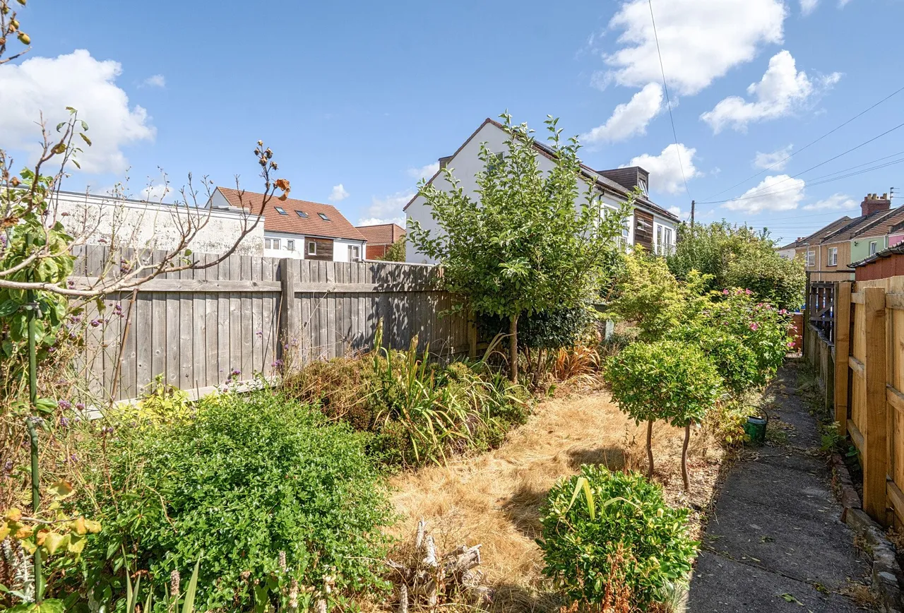 Southmead Road, Avon, Westbury-on-trym, BS10 5EN, photo 11