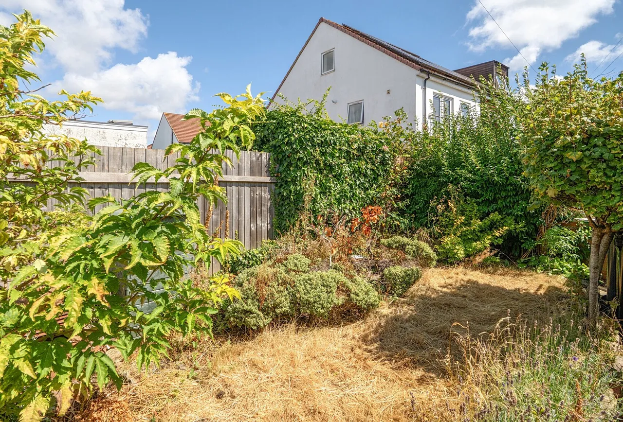 Southmead Road, Avon, Westbury-on-trym, BS10 5EN, photo 9