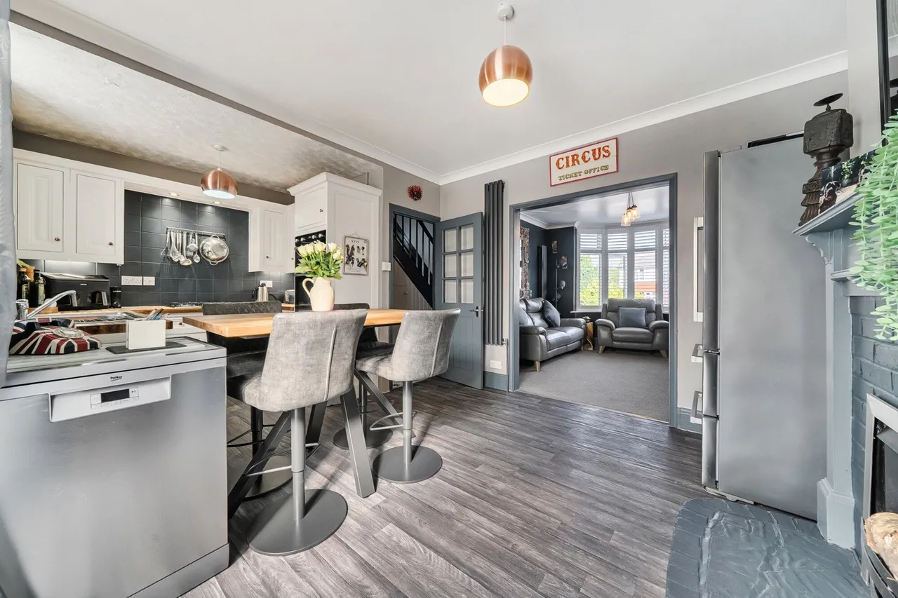4 bed house for sale — Twydall Lane, ME8