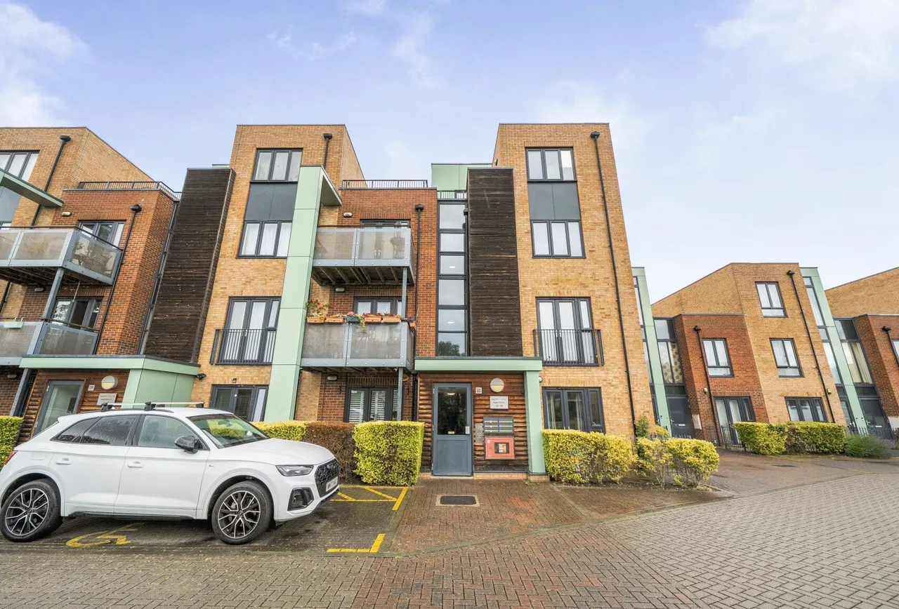 2 bed flat for sale — Esquiline Lane, Mitcham, CR4 1GH