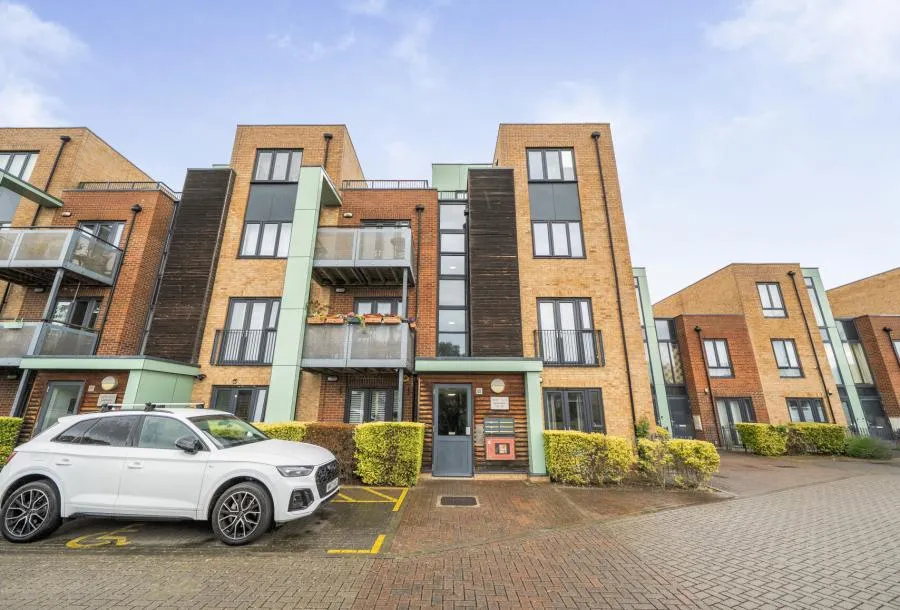 2 bed flat for sale, Esquiline Lane, Mitcham, CR4